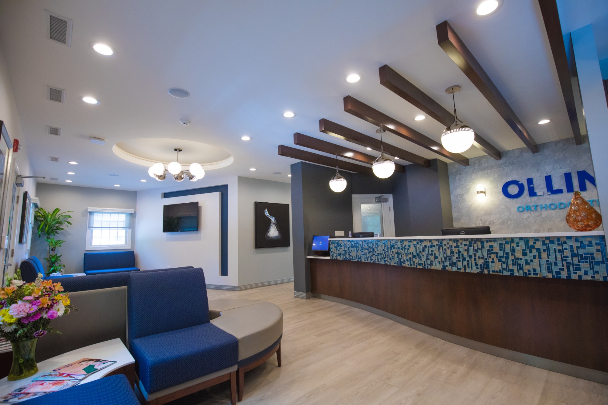 Ollins front desk